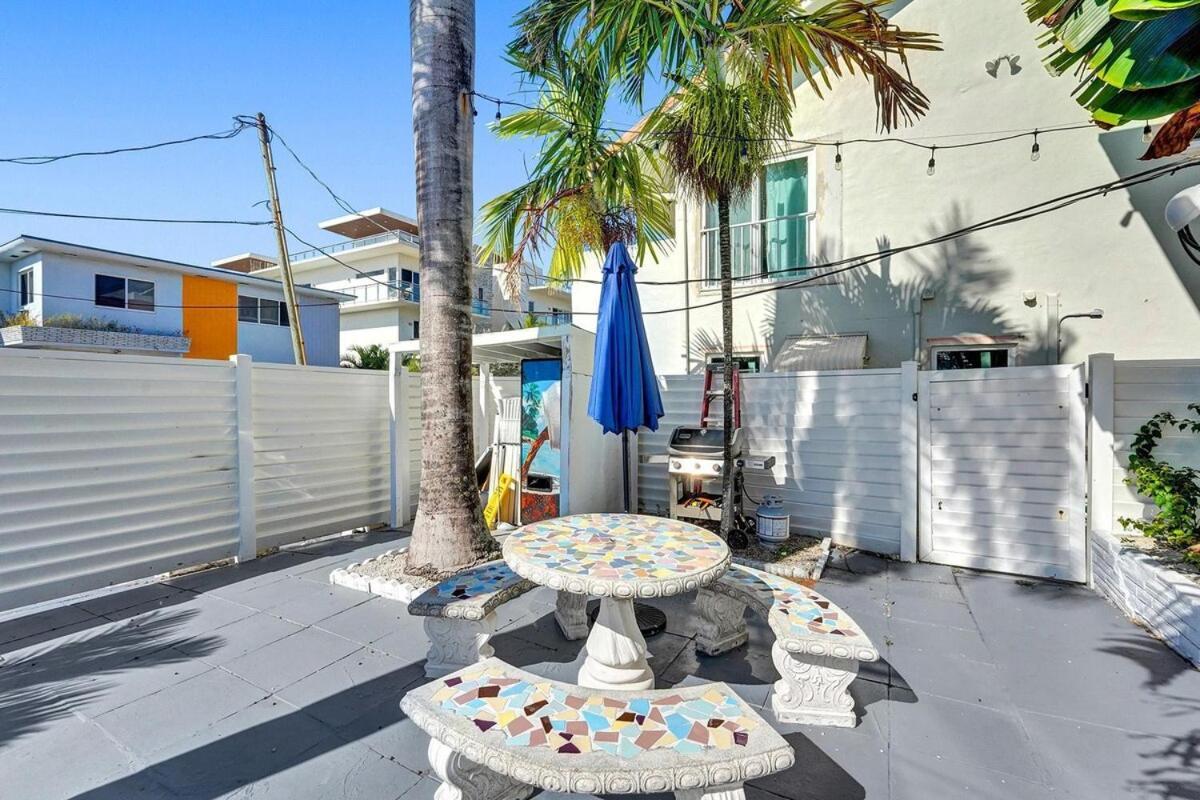 Waves On Desoto Rental Unit With Pool Hollywood Buitenkant foto