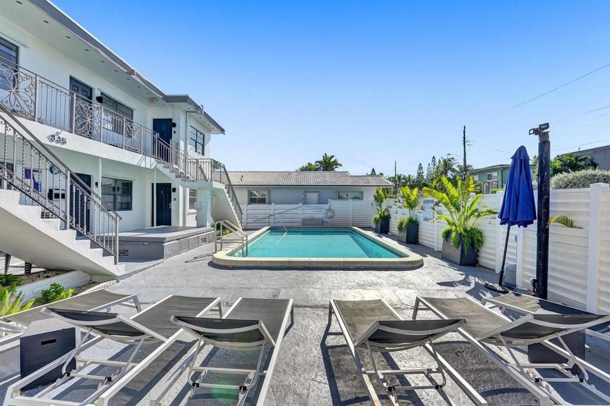 Waves On Desoto Rental Unit With Pool Hollywood Buitenkant foto