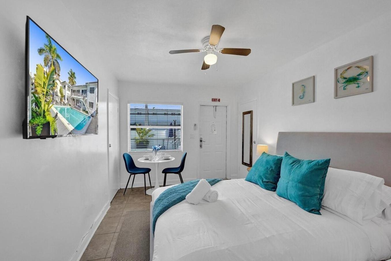 Waves On Desoto Rental Unit With Pool Hollywood Buitenkant foto