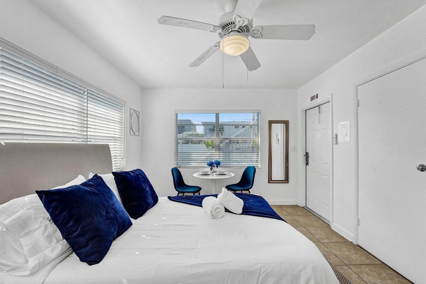 Waves On Desoto Rental Unit With Pool Hollywood Buitenkant foto