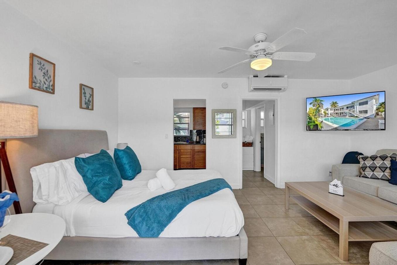 Waves On Desoto Rental Unit With Pool Hollywood Buitenkant foto