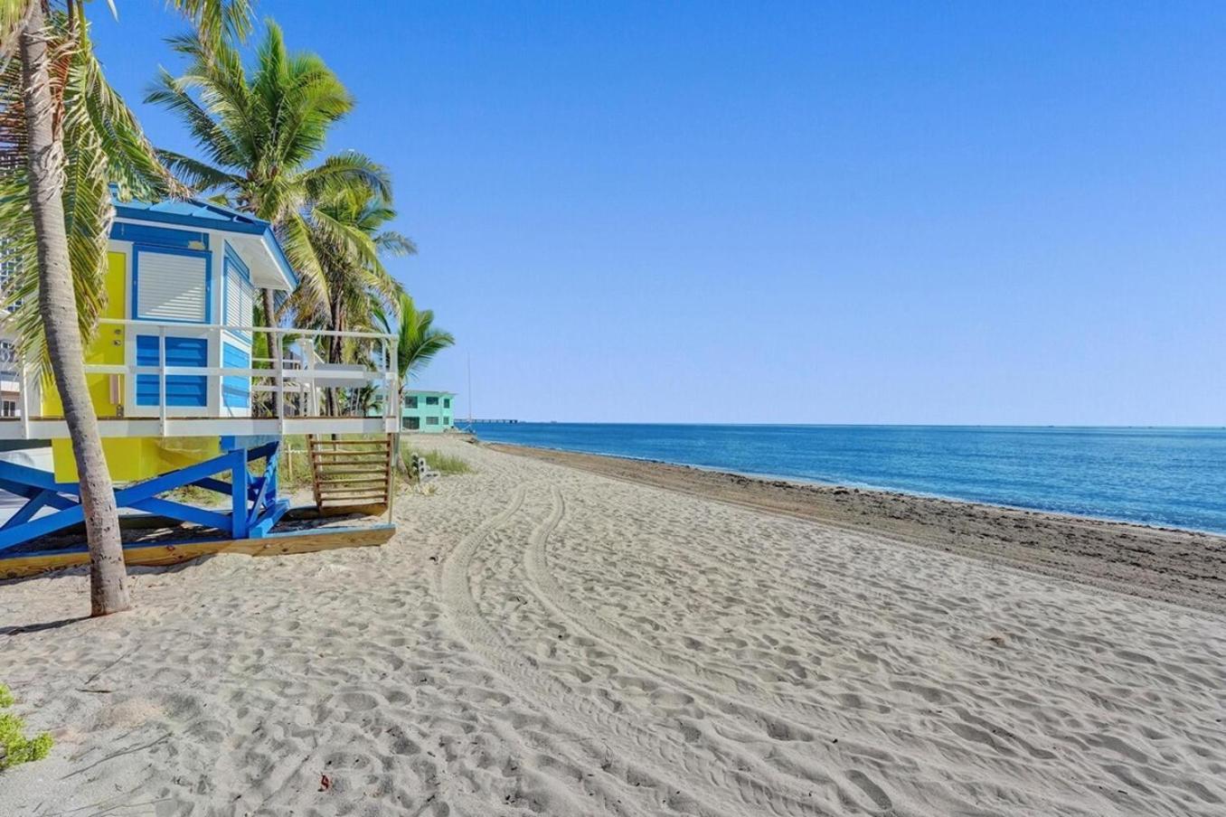 Waves On Desoto Rental Unit With Pool Hollywood Buitenkant foto