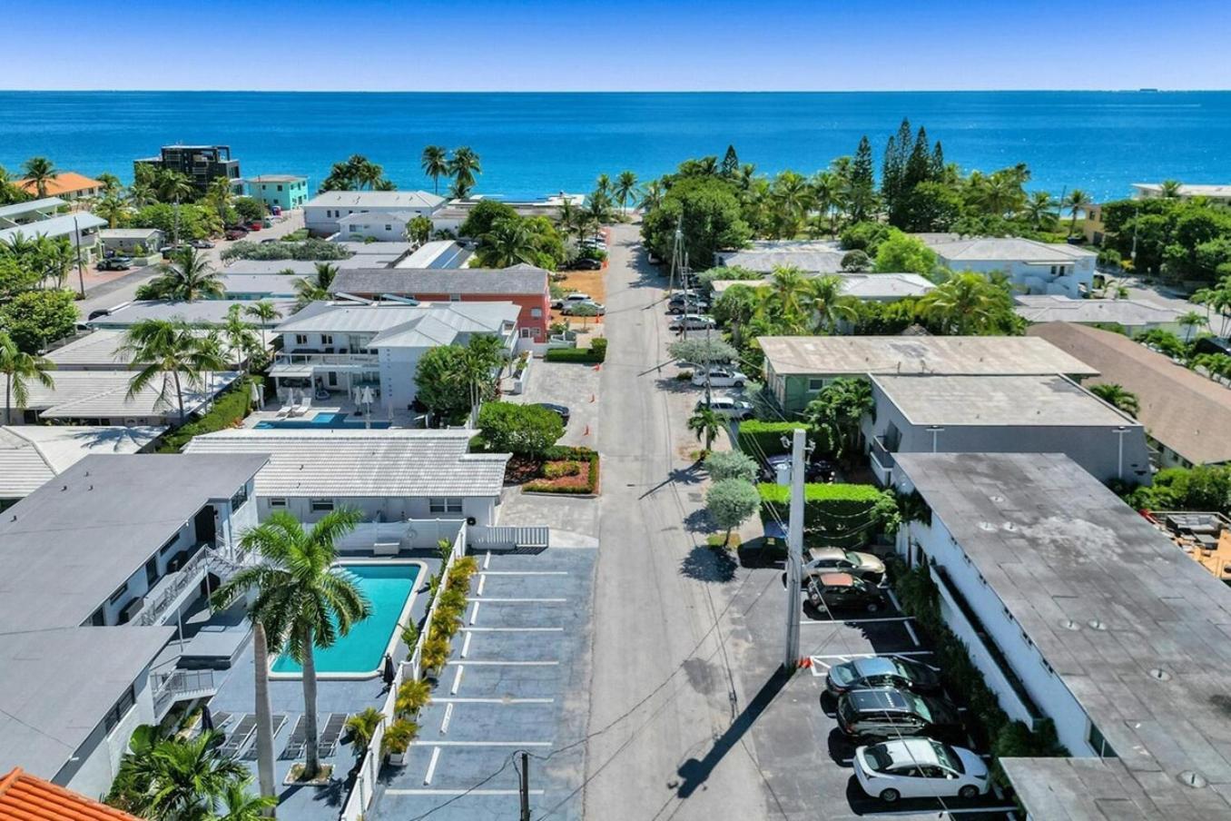 Waves On Desoto Rental Unit With Pool Hollywood Buitenkant foto