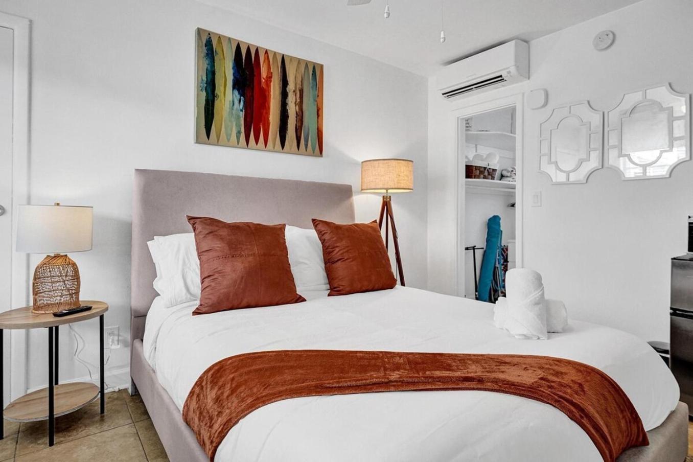 Waves On Desoto Rental Unit With Pool Hollywood Buitenkant foto
