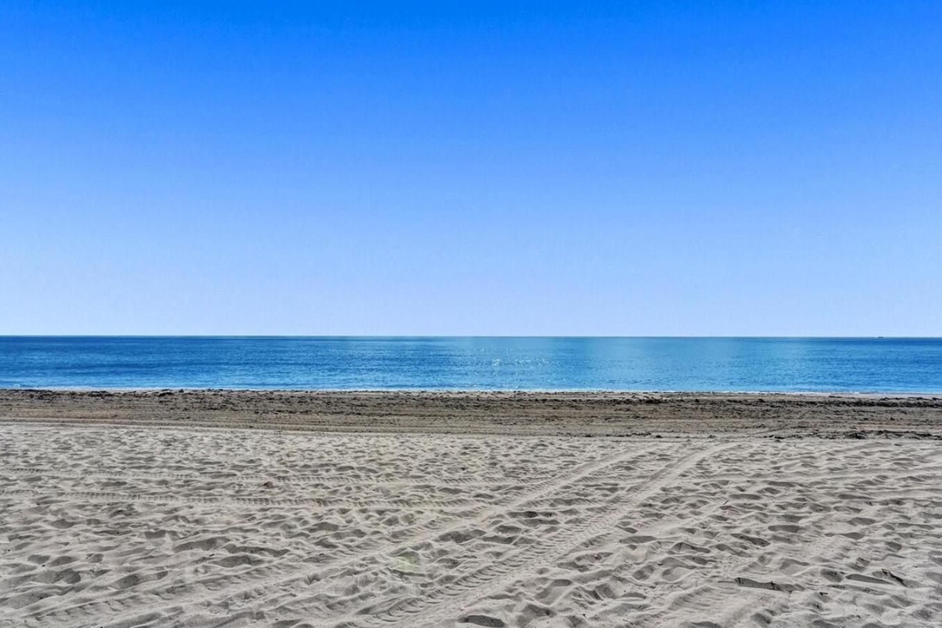 Waves On Desoto Rental Unit With Pool Hollywood Buitenkant foto